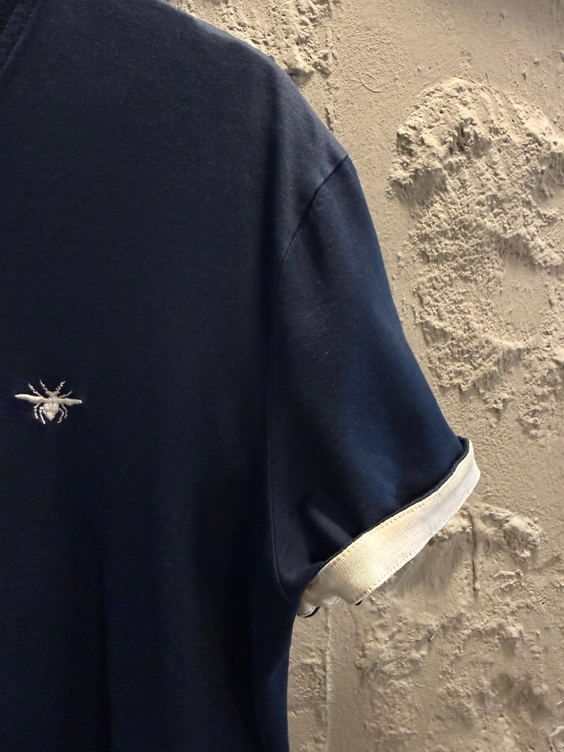 48 디올 DIOR 벌 자수 브이넥 반팔 티셔츠 네이비 상품이미지6