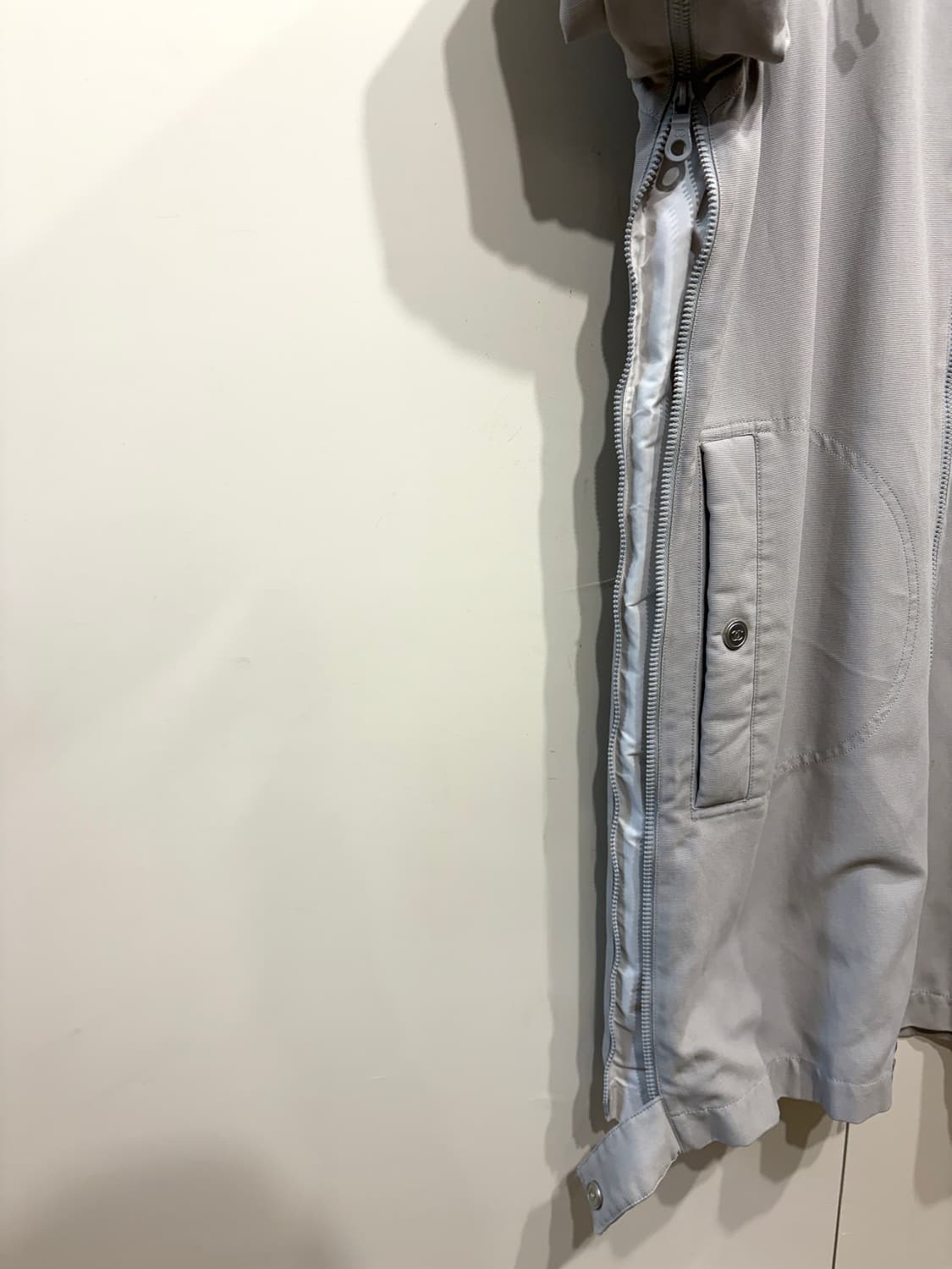2001 샤넬 테크니컬 사이드 집업 롱 자켓 상품이미지5