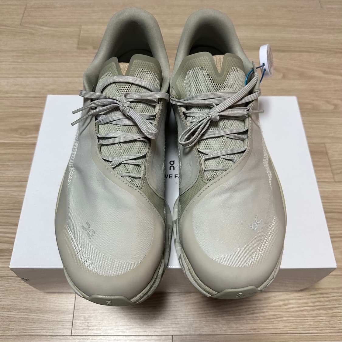 온 러닝 x 파프 클라우드몬스터 2 문더스트 US11.5 상품이미지5