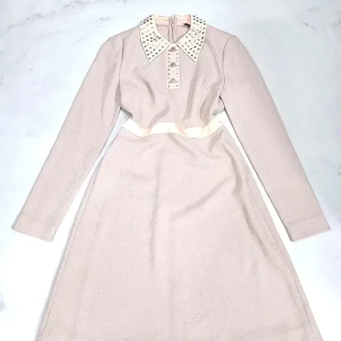 산드로 스터드 배색 카라 원피스 44반 상품이미지4