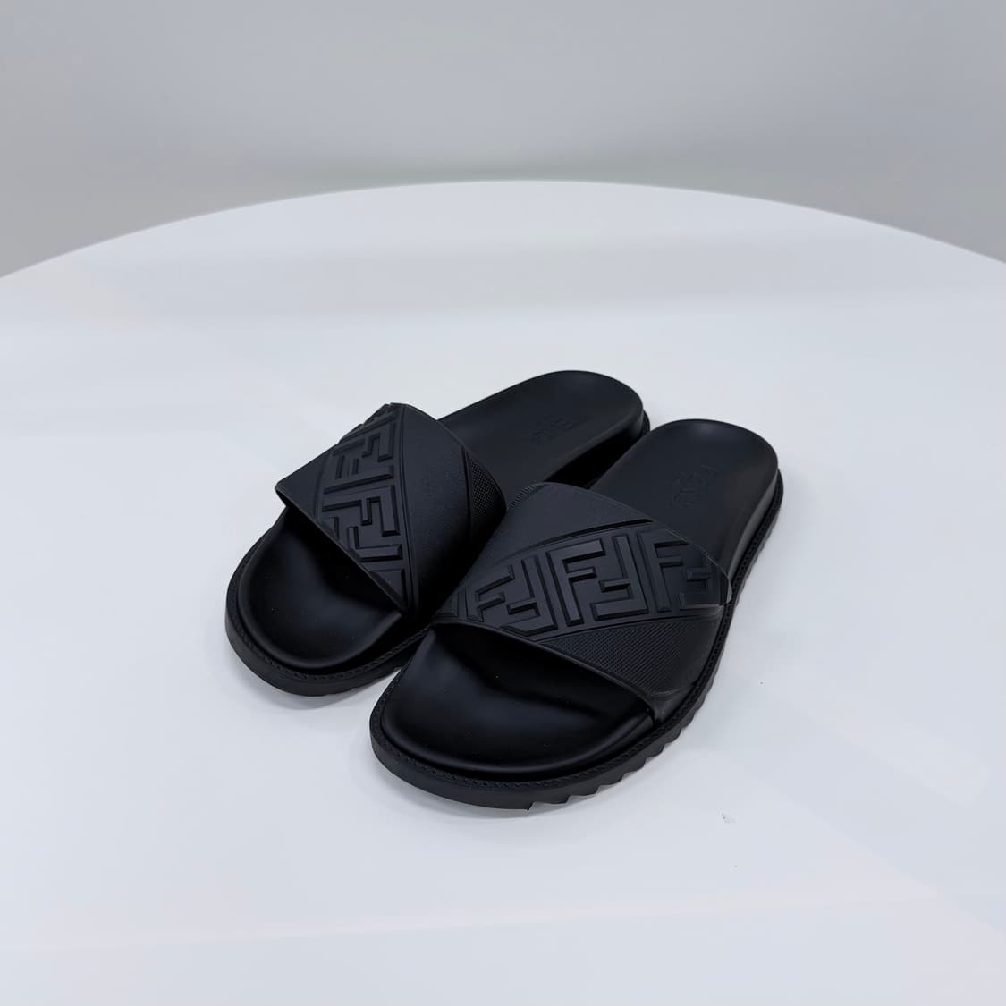 [S+급/270] 펜디 FF로고 러버 슬라이드 샌들 슬리퍼 블랙 상품이미지1
