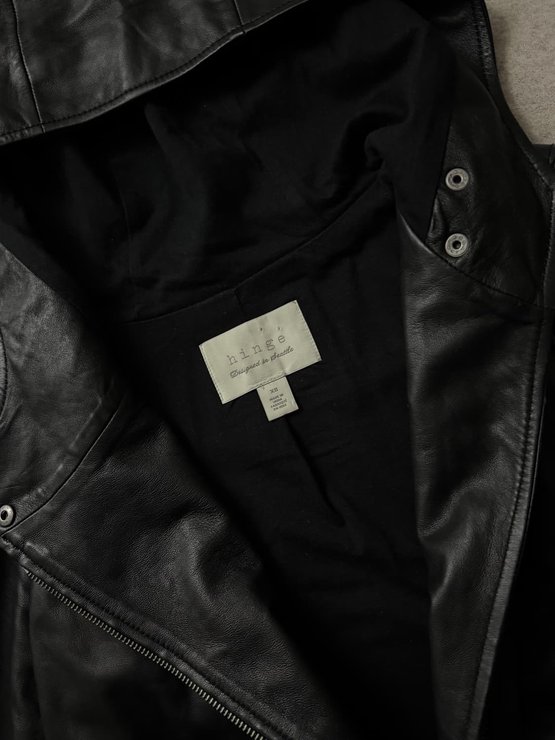 Hinge 비대칭 레더후드자켓 상품이미지5