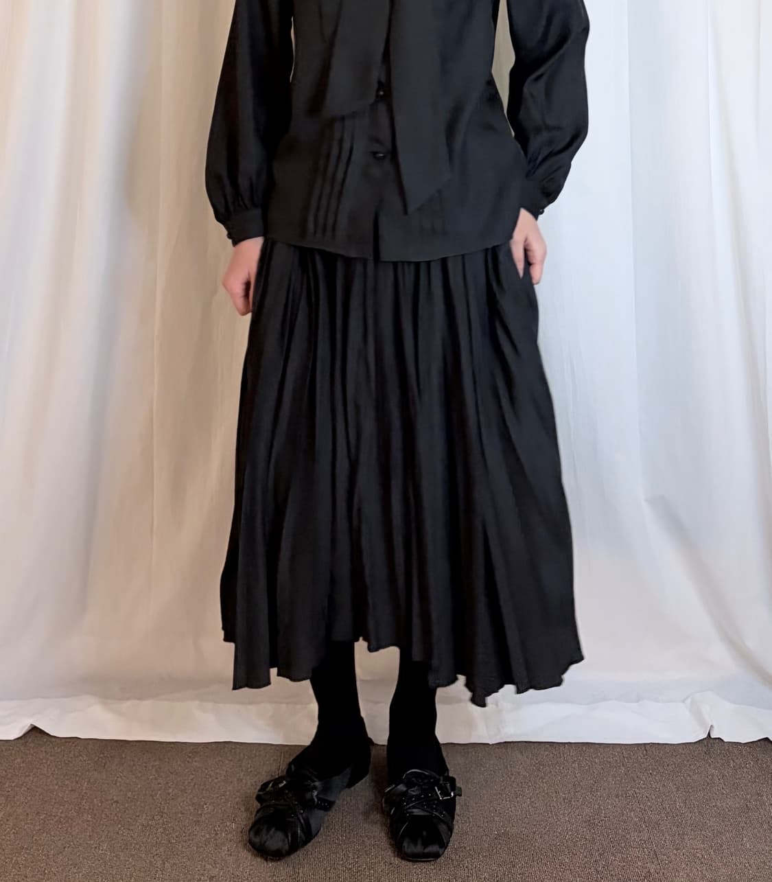 Pleated Round-Hem Long Skirt - Black 상품이미지1