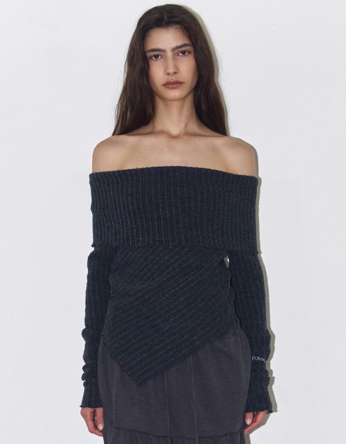 OFF-SHOULDER ASYMMETRIC SWEATER, CHARCOA 상품이미지1
