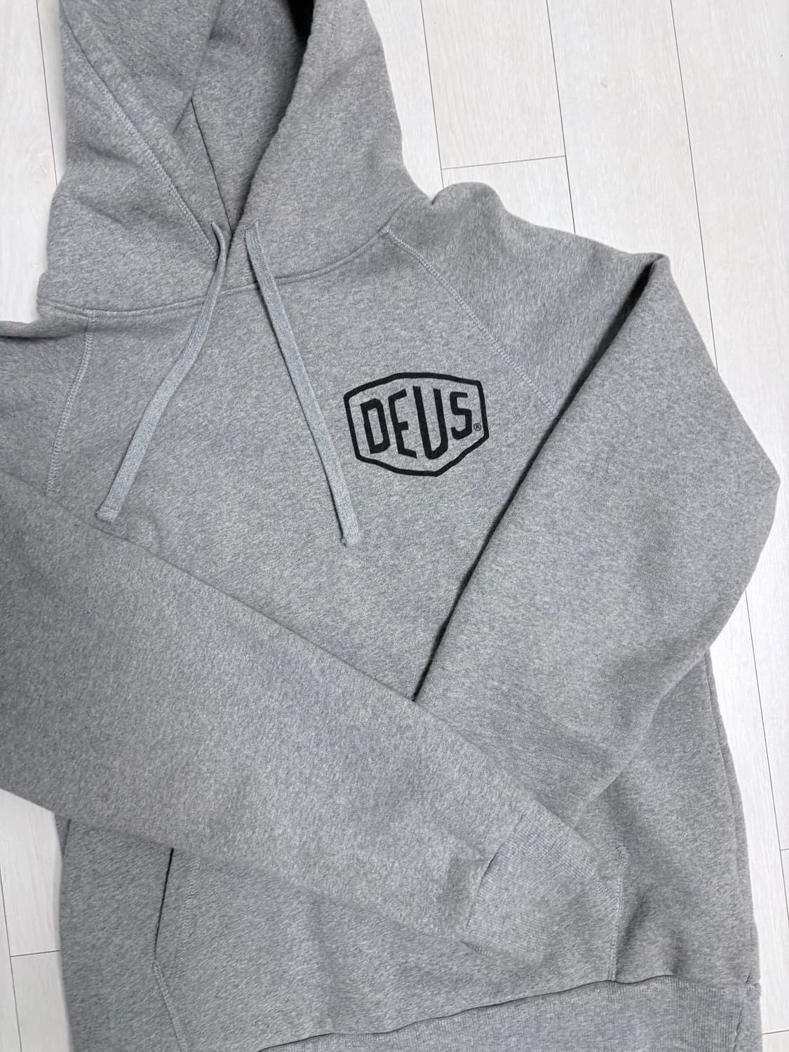 데우스 엑스 마키나 도쿄 후드티 (크림) 상품이미지1