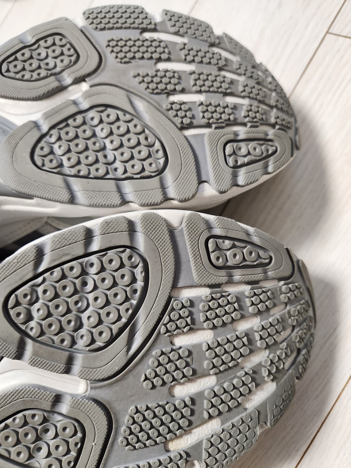 아디다스 운동화 스피리테인 2000 IE1890 러닝화 사이즈230

신 상품이미지8