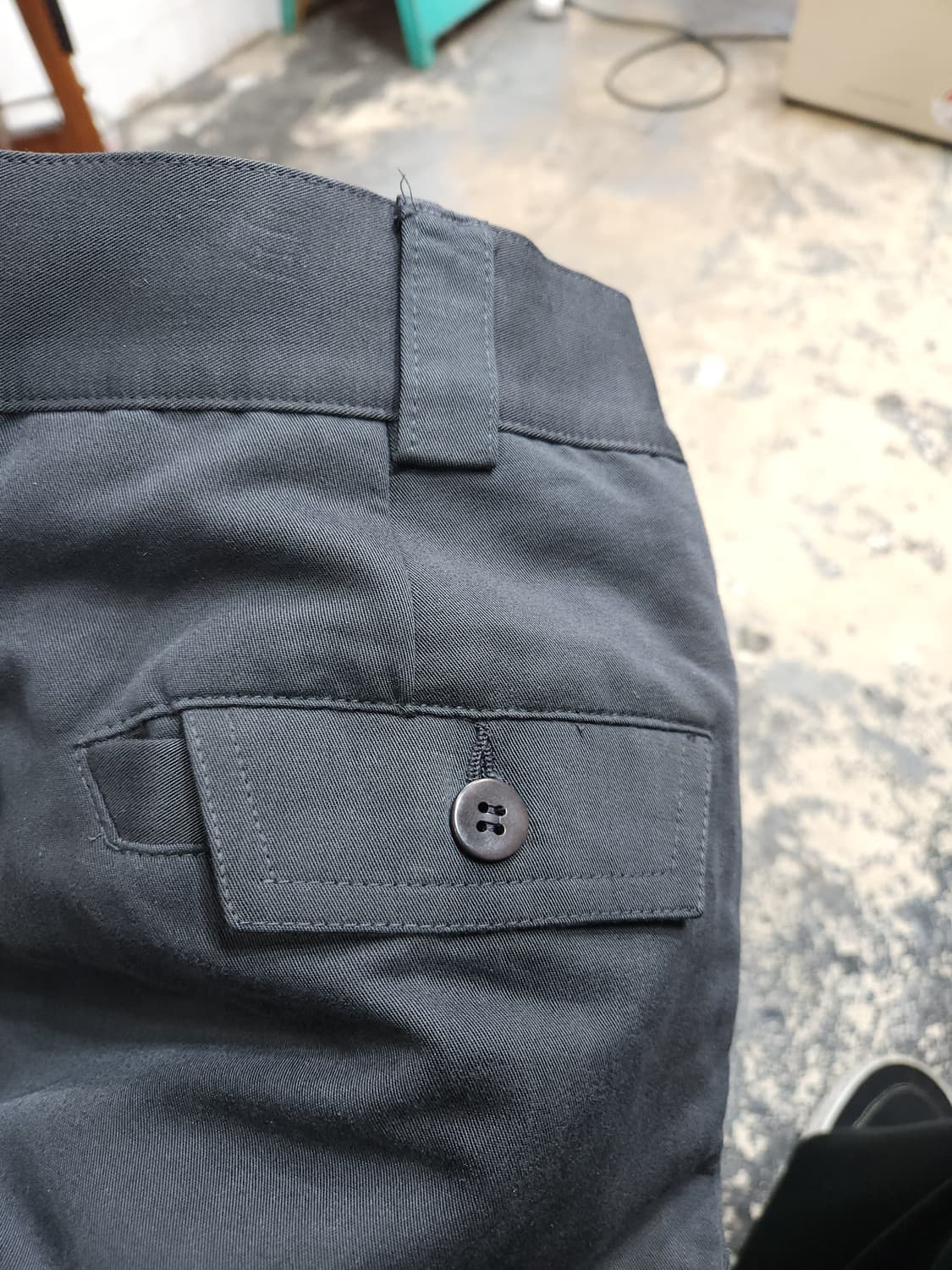 베르수스 지아니베르사체 핀턱 테이퍼드핏 팬츠

 상품이미지5