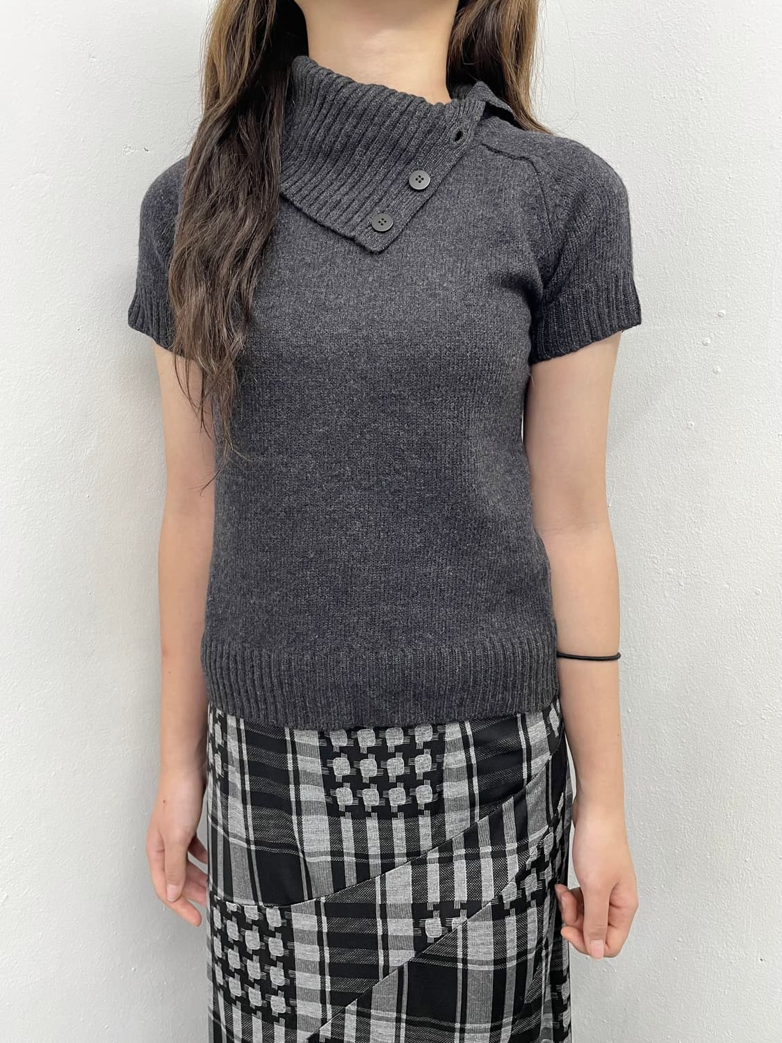 울 버튼 디테일 하프 니트 상품이미지1