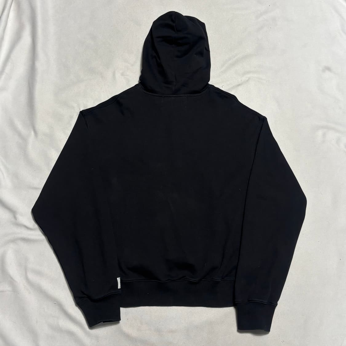 SATUR 블랙 후드티 상품이미지3