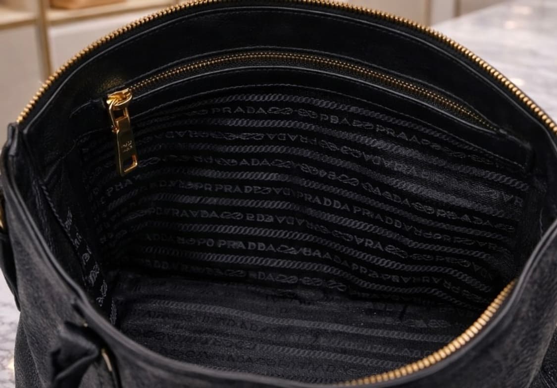 [S급] 프라다 비텔로 다이노 카프스킨 토트백 블랙 판매합니다!!! 상품이미지2