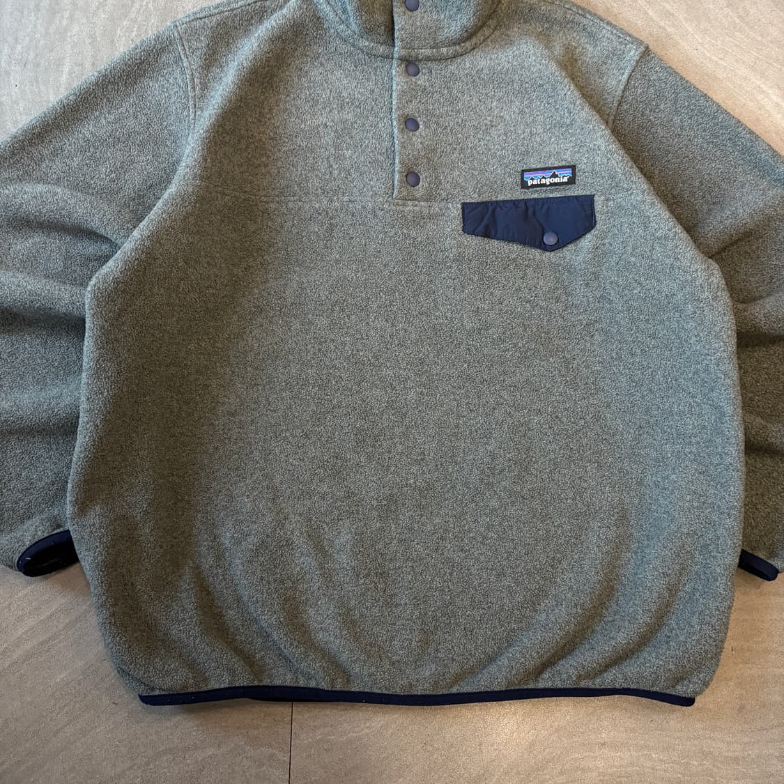파타고니아 정품 신칠라 그레이 니켈 스냅티  상품이미지4