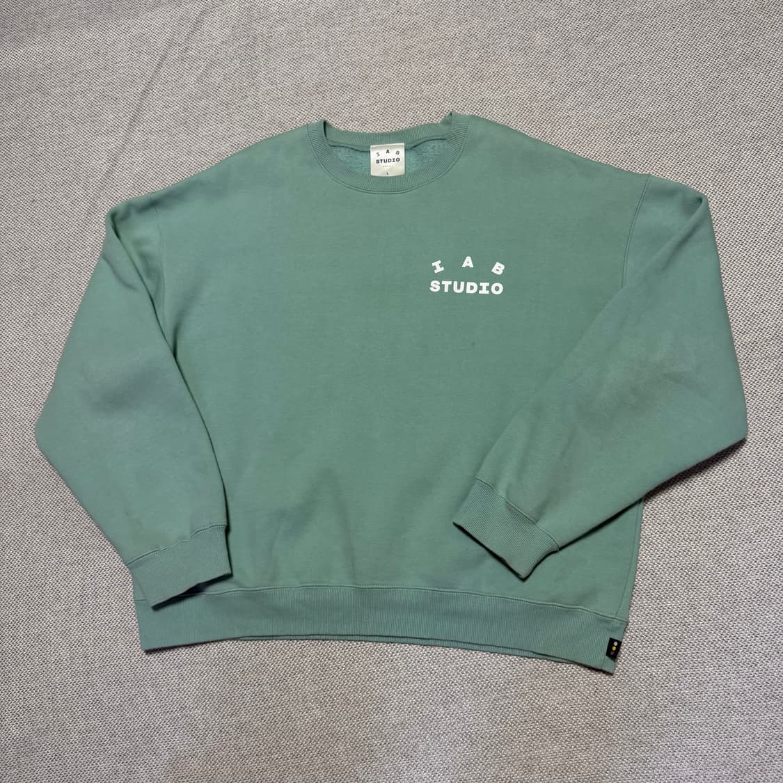 아이앱 스튜디오 기모 맨투맨 상품이미지1