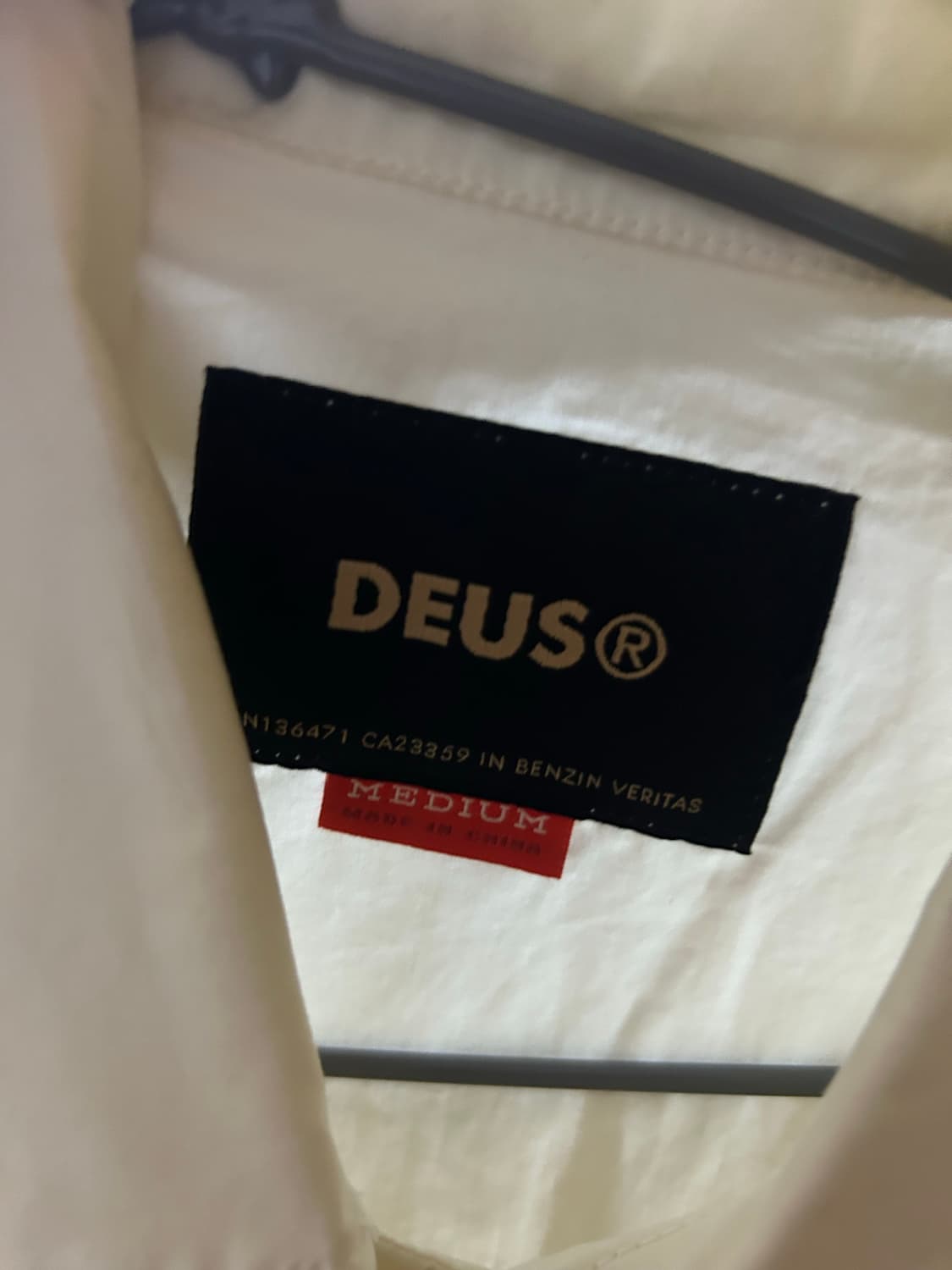 데우스 엑스마키나 반팔 셔츠 M사이즈 판매합니다 상품이미지2