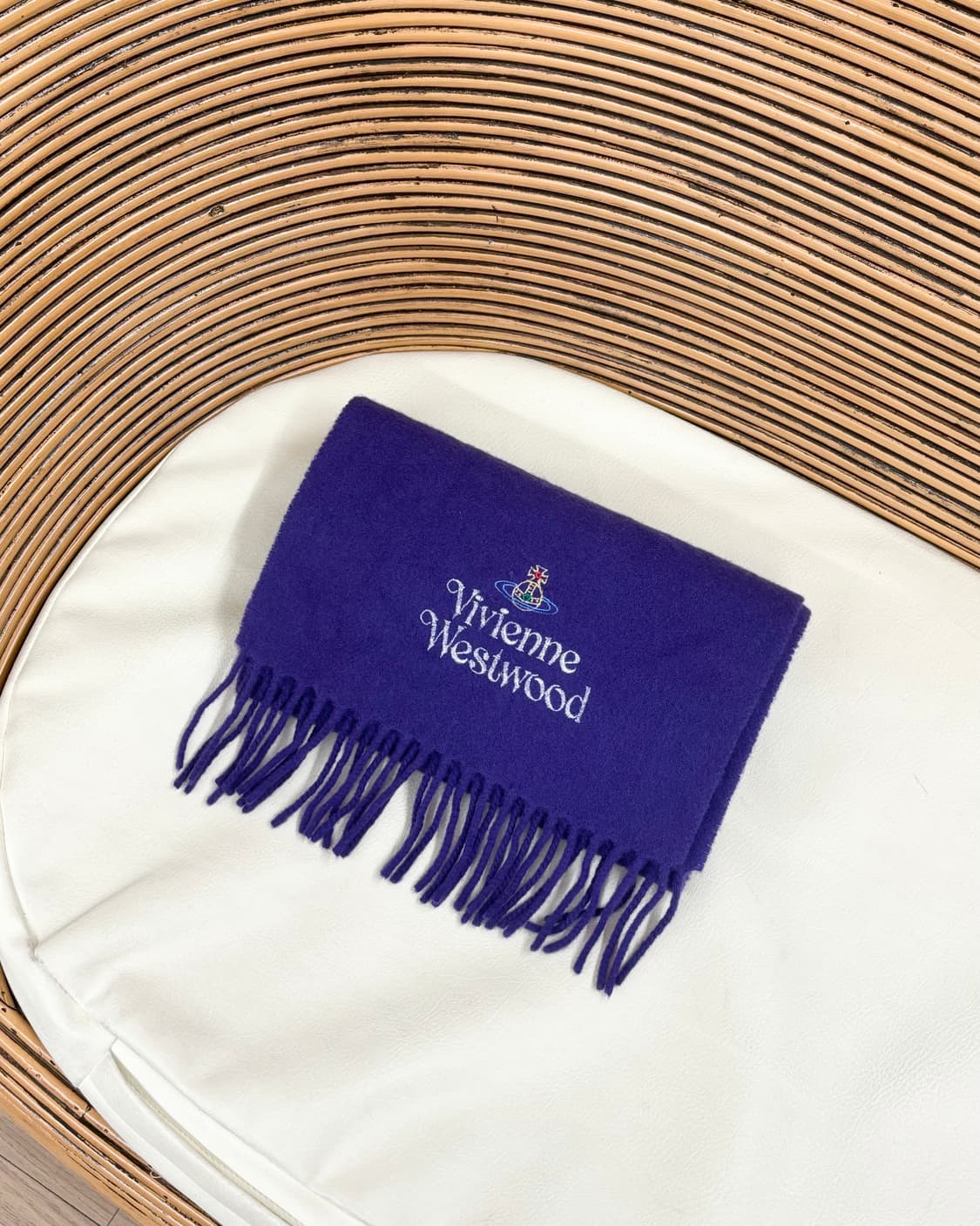 비비안 웨스트우드 퍼플 엠브로이더드 로고 머플러 상품이미지1