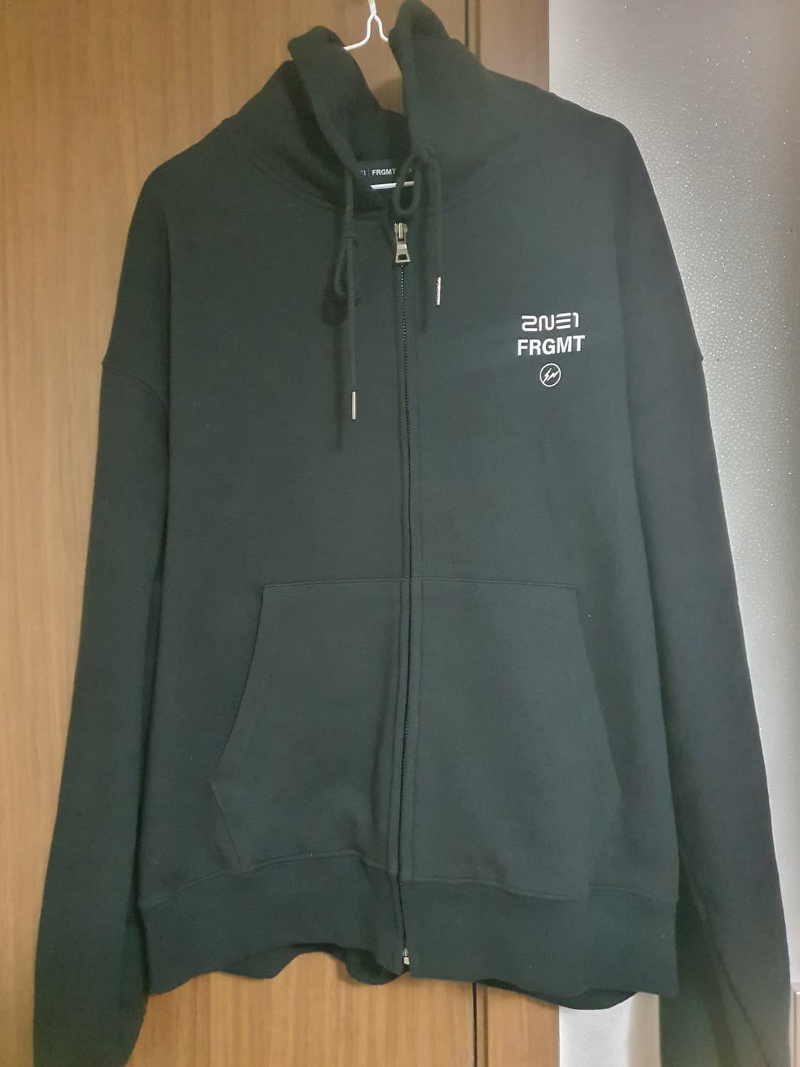 2NE1 x FRGMT 후드집업 상품이미지2