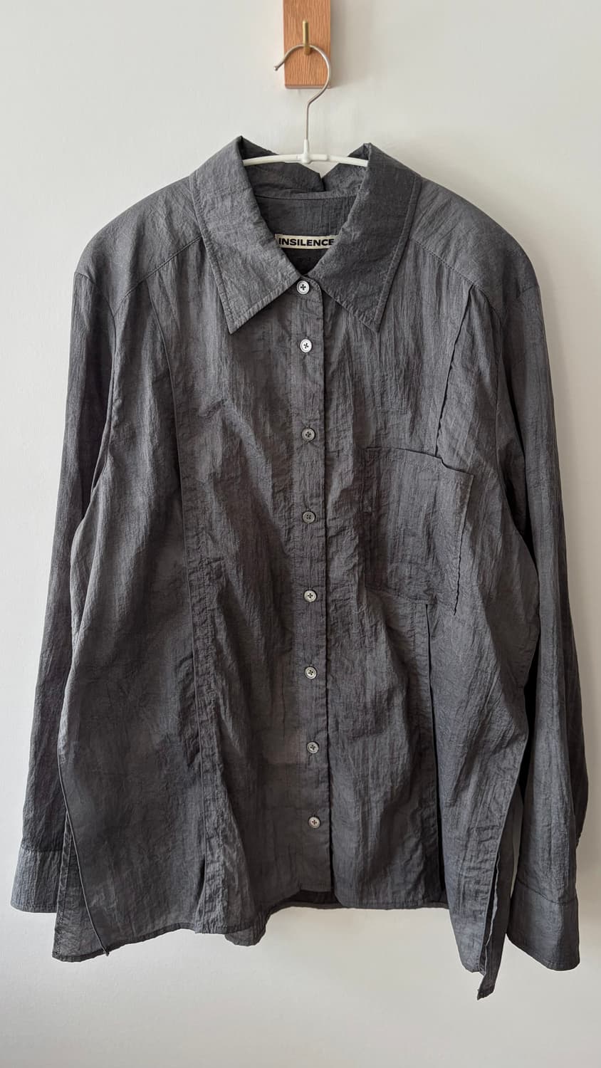 인사일런스 우먼 뉴트럴 그래픽 셔츠 CHARCOAL 상품이미지8