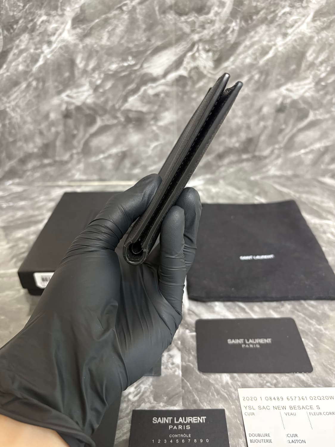 입생로랑 파리 그랑 뜨 뿌드르 레더 반지갑 상품이미지7