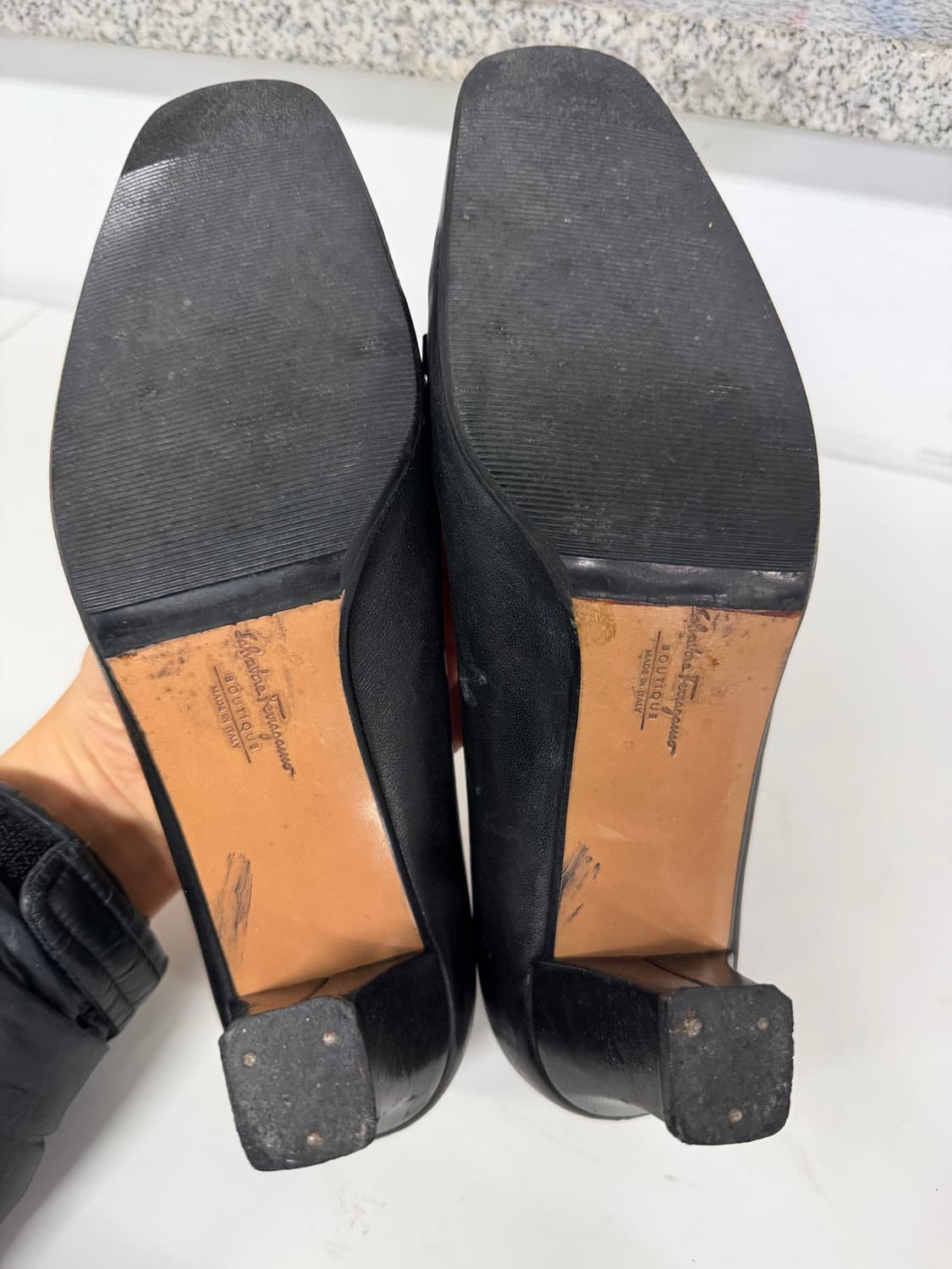 정품) 페라가모 여성 간치니 블랙 로퍼 구두 5.5 상품이미지10