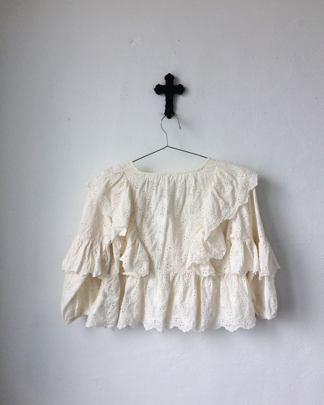 Punching pattern frill blouse 상품이미지3