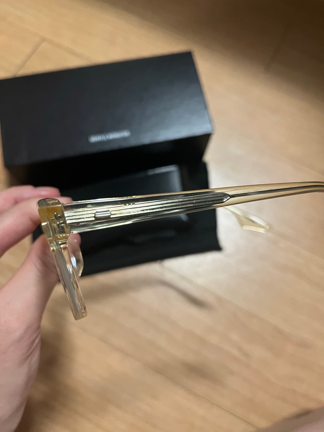젠틀몬스터 투명뿔테안경 상품이미지3