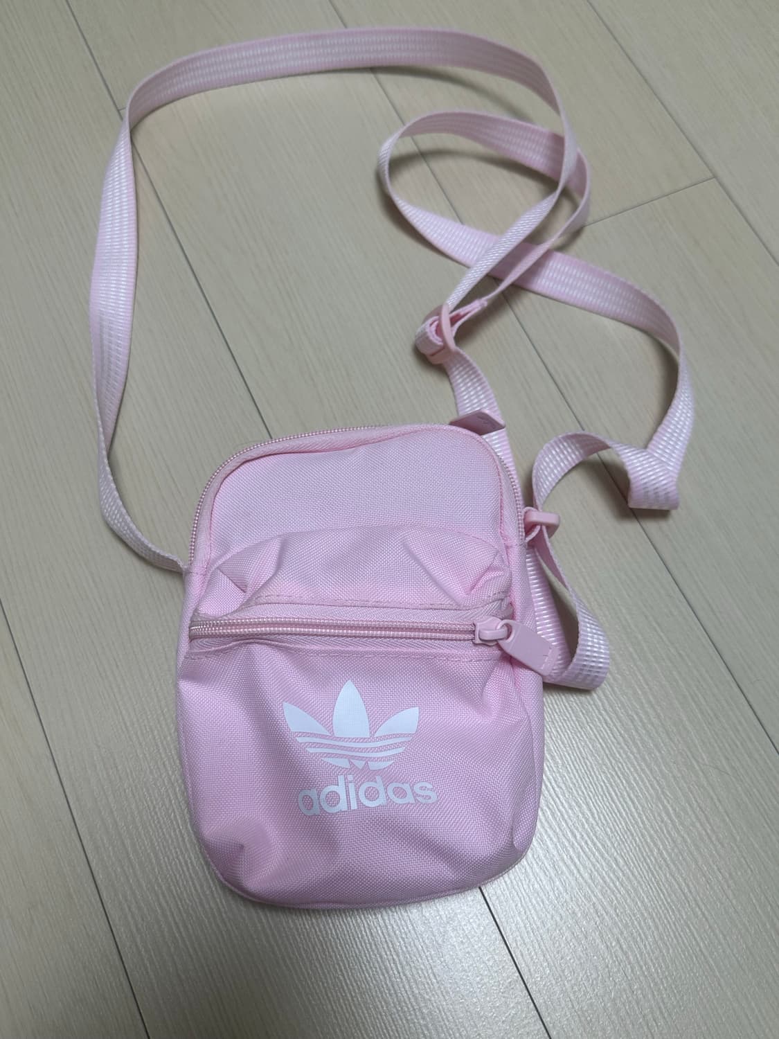 아디다스 핑크 크로스백 상품이미지1