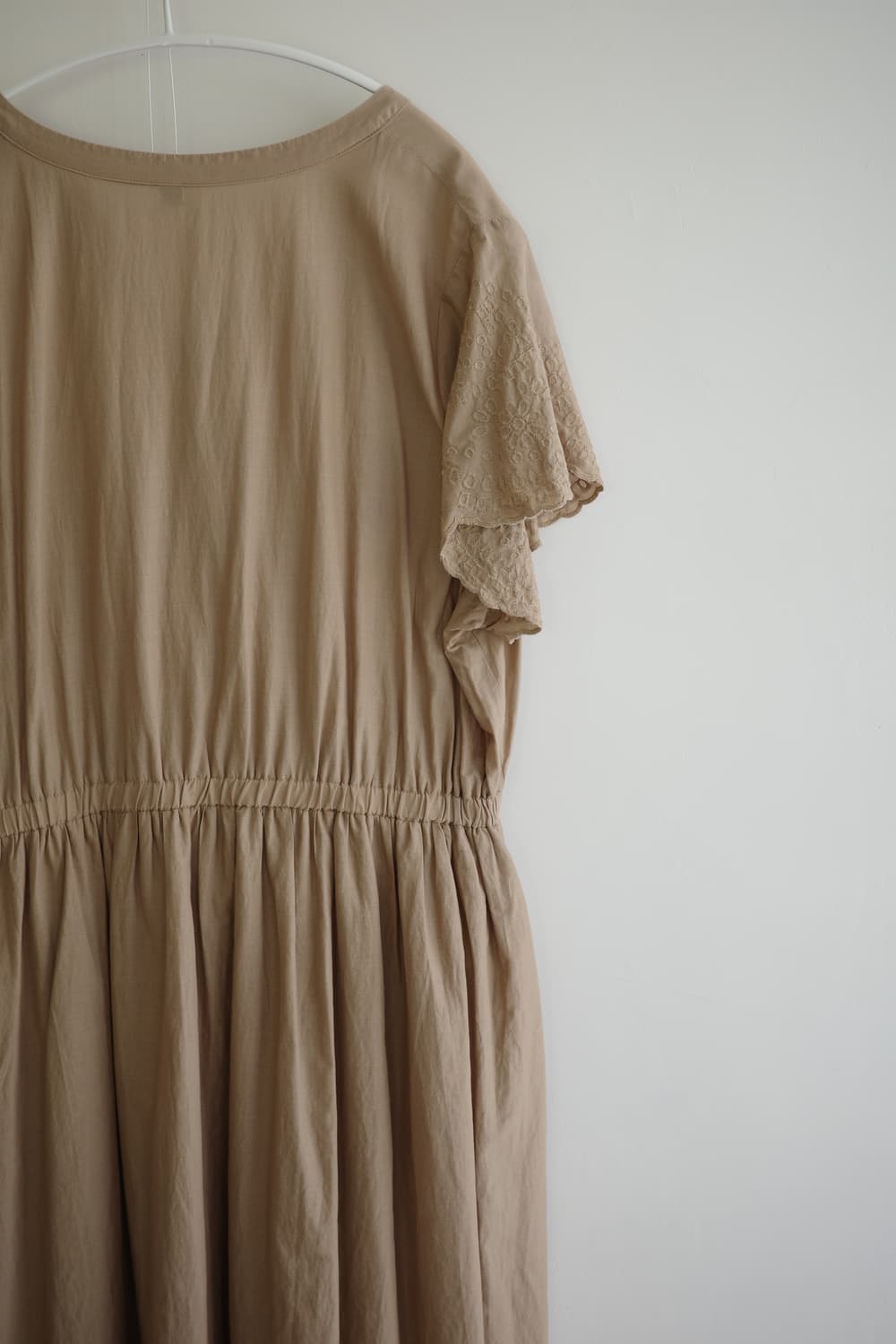 Vanilla studio 연브라운 자수 셔링 롱 원피스 상품이미지7