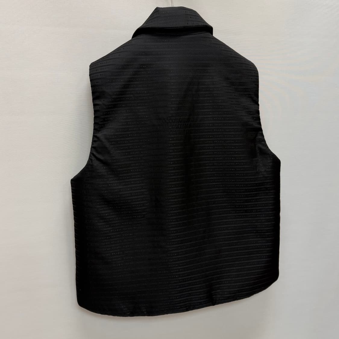 프라다 삼각로고 로고 패턴 리나일론 패딩 조끼 ( 100~105 ) 상품이미지6