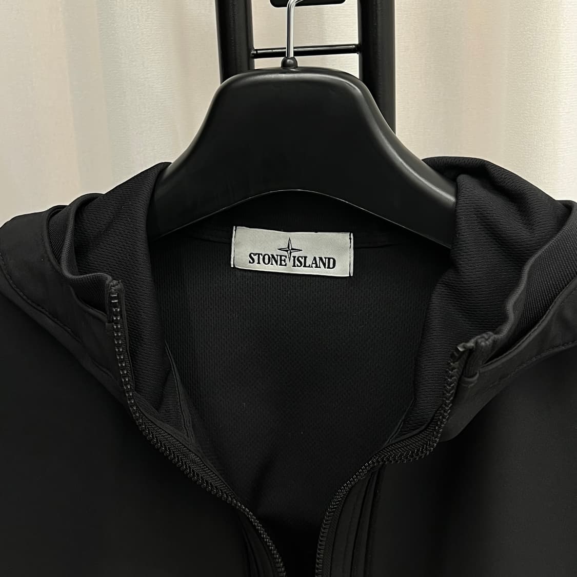 스톤아일랜드 소프트쉘 바람막이 블랙 (S) 상품이미지4