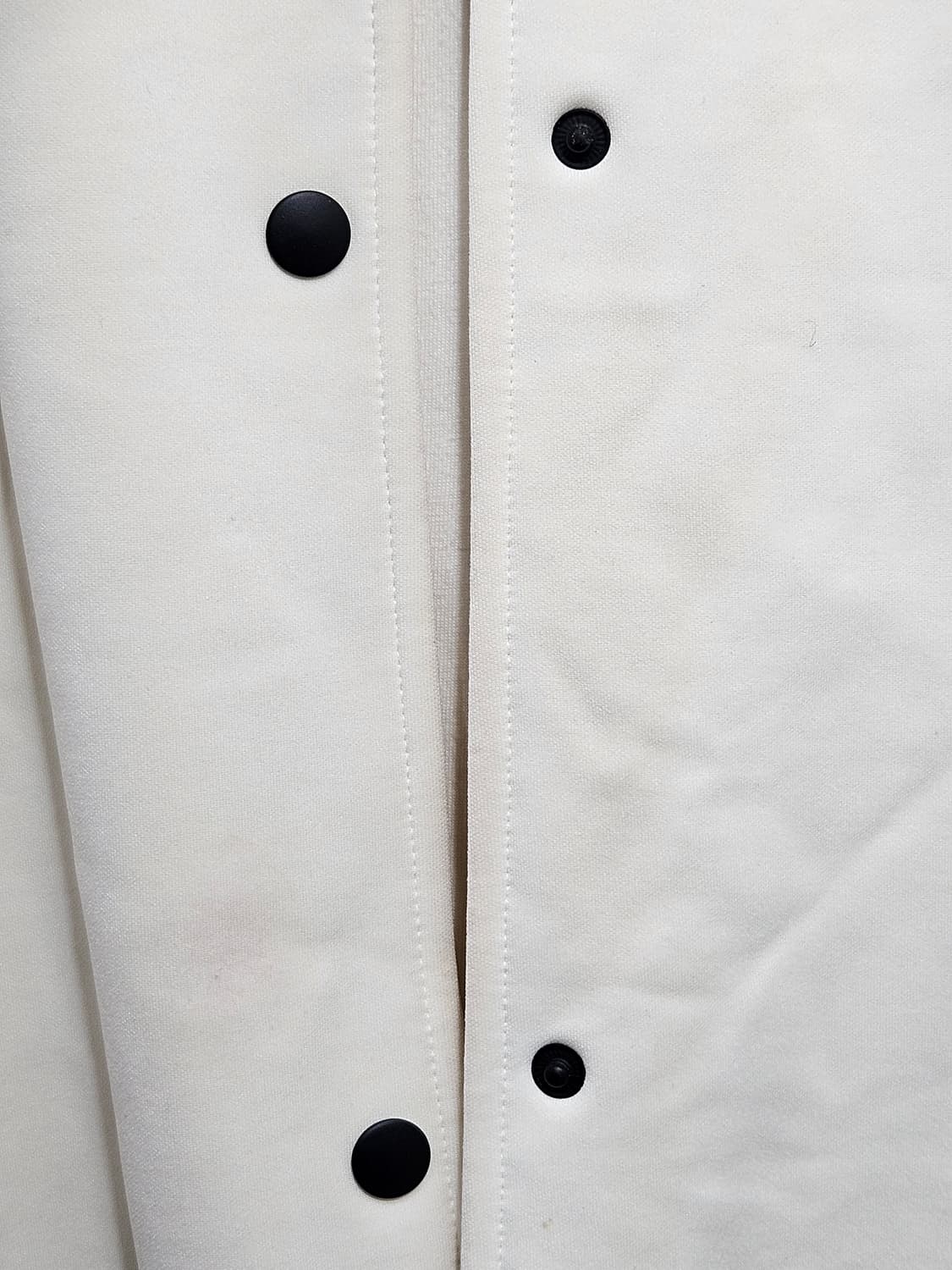 듀엘(DEWL) 아이보리 네오프렌 바시티 봄버 자켓  상품이미지6