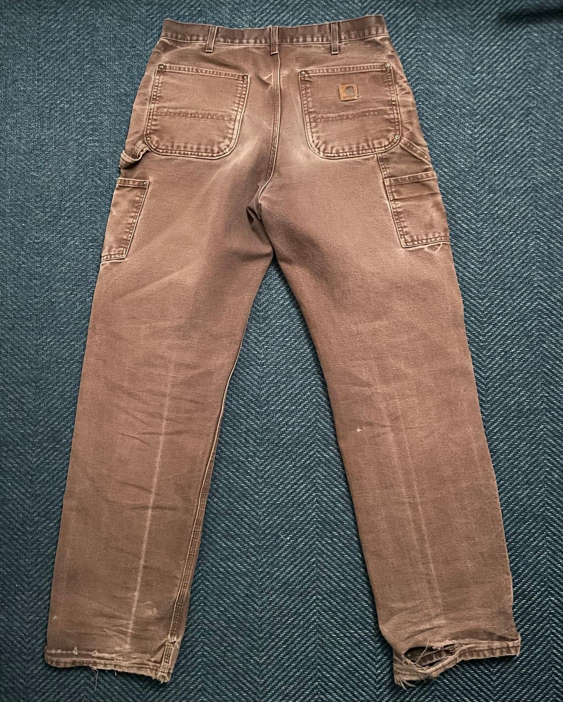 칼하트 더블니 B136 하드페이딩 다크브라운 DKB 상품이미지2