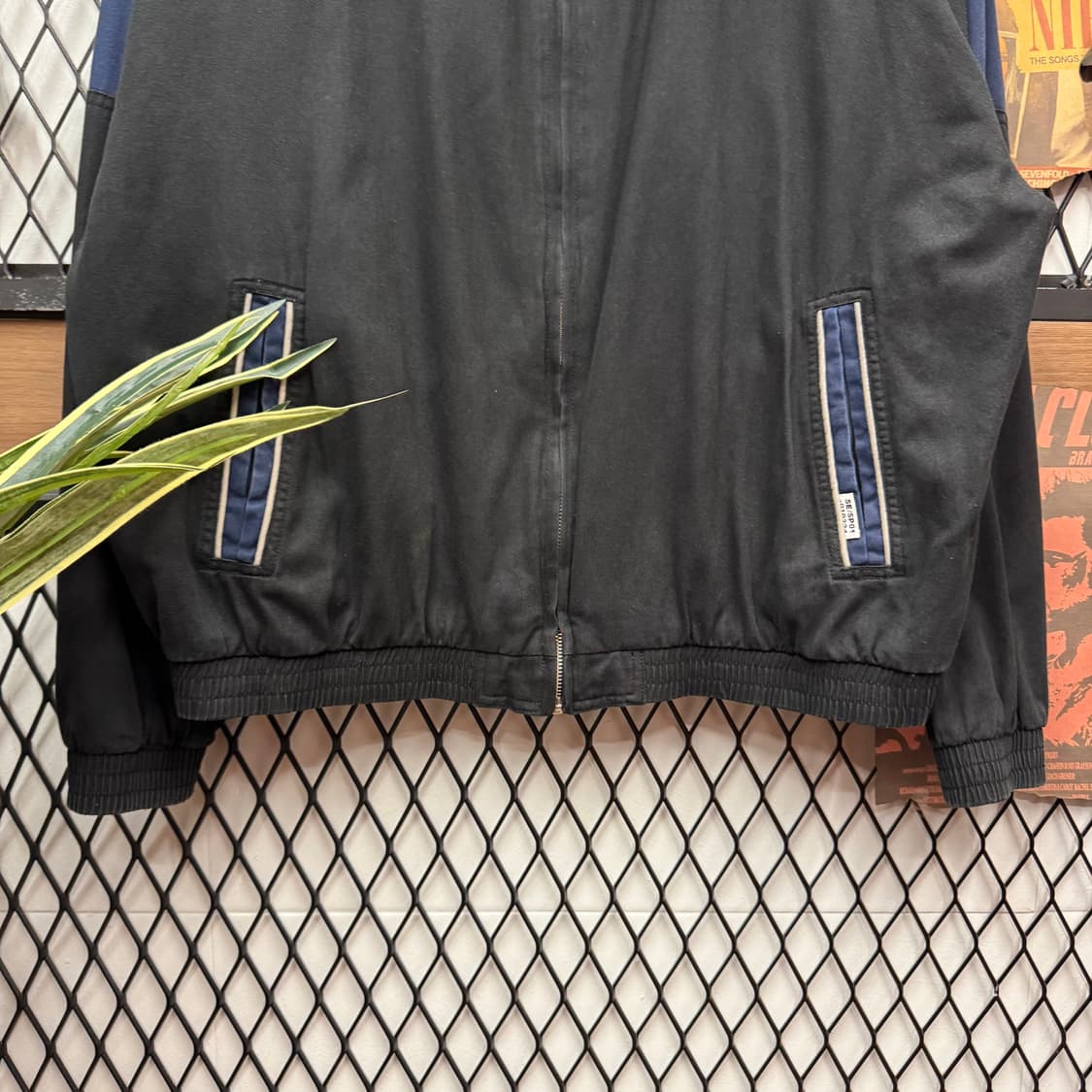 디스이즈네버댓 바람막이 후면 그래픽 프린팅 포인트 블랙 상품이미지4