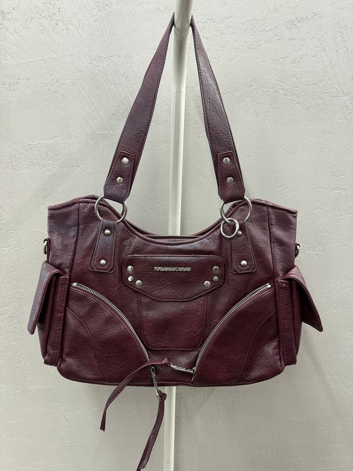 이우가마카라스 버건디 스터드 레더 숄더백 상품이미지3