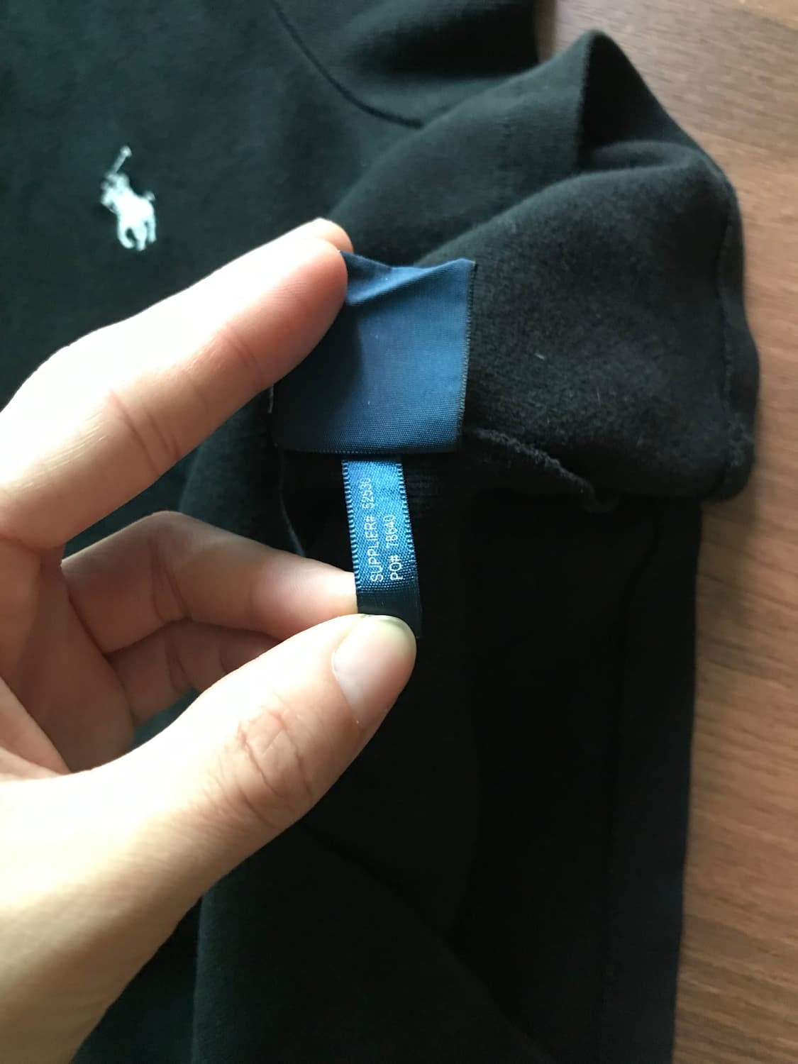 폴로 랄프로렌 포니 로고 블랙 브이넥 반팔티 상품이미지10