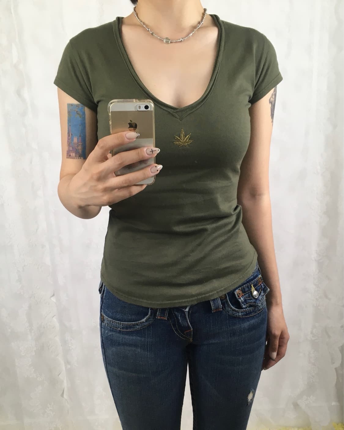 JPN khaki graphic v-neck top 상품이미지1