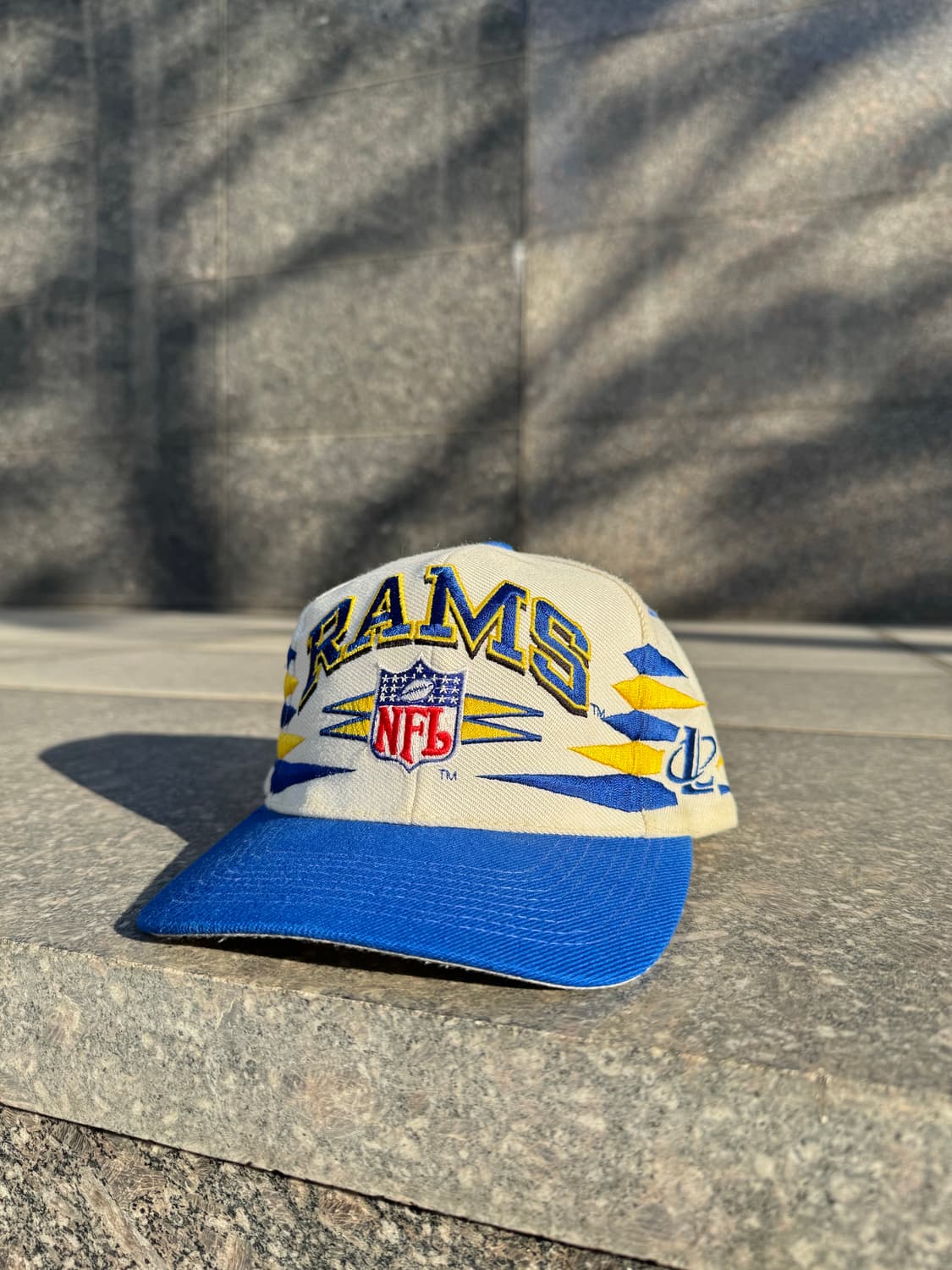 90s 로고애슬래틱 LA Rams 스냅백 상품이미지1