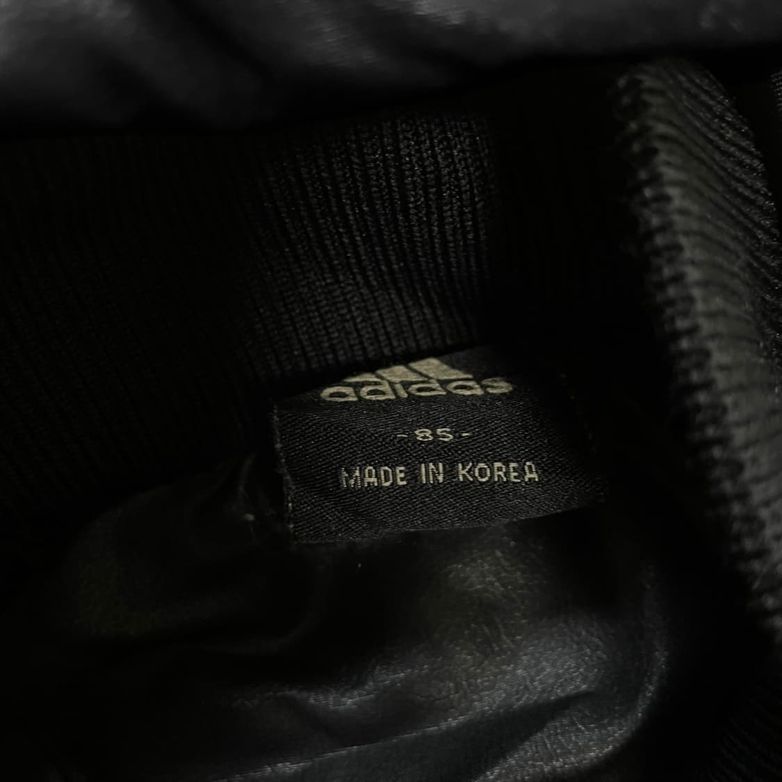 아디다스 퀄팅 경량 후드 점퍼 블랙 상품이미지4