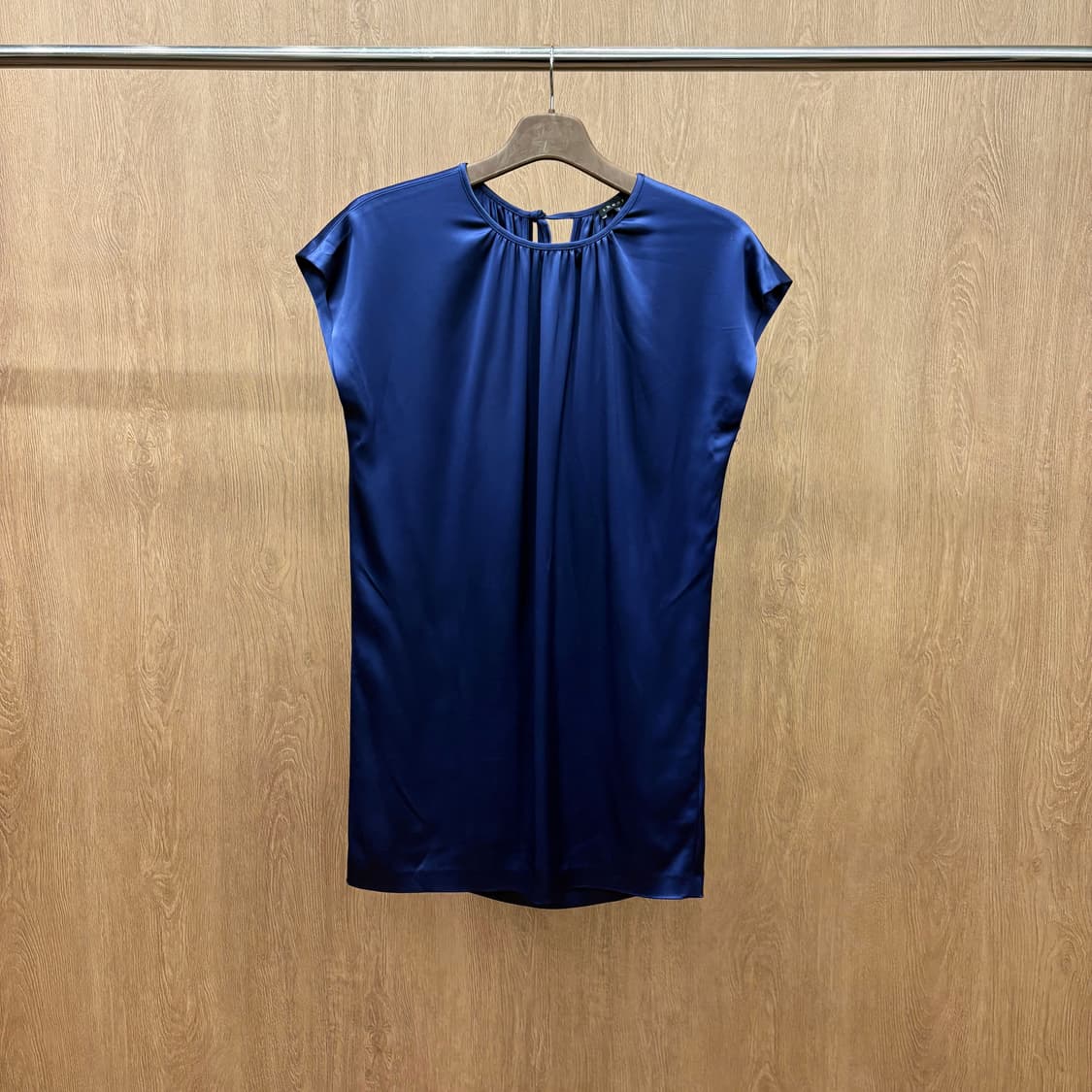 띠어리 캡 슬리브리스 미니 원피스 셔링 드레이프 리본 타이 디테일 블루 상품이미지2