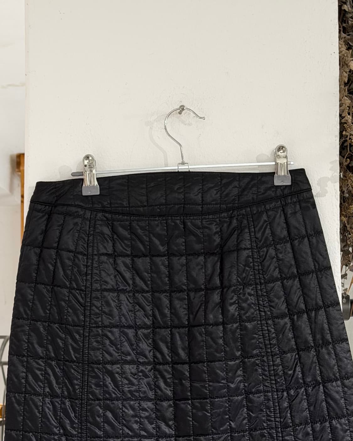 프라다 블랙 퀼팅 패디드 미디 스커드 상품이미지5