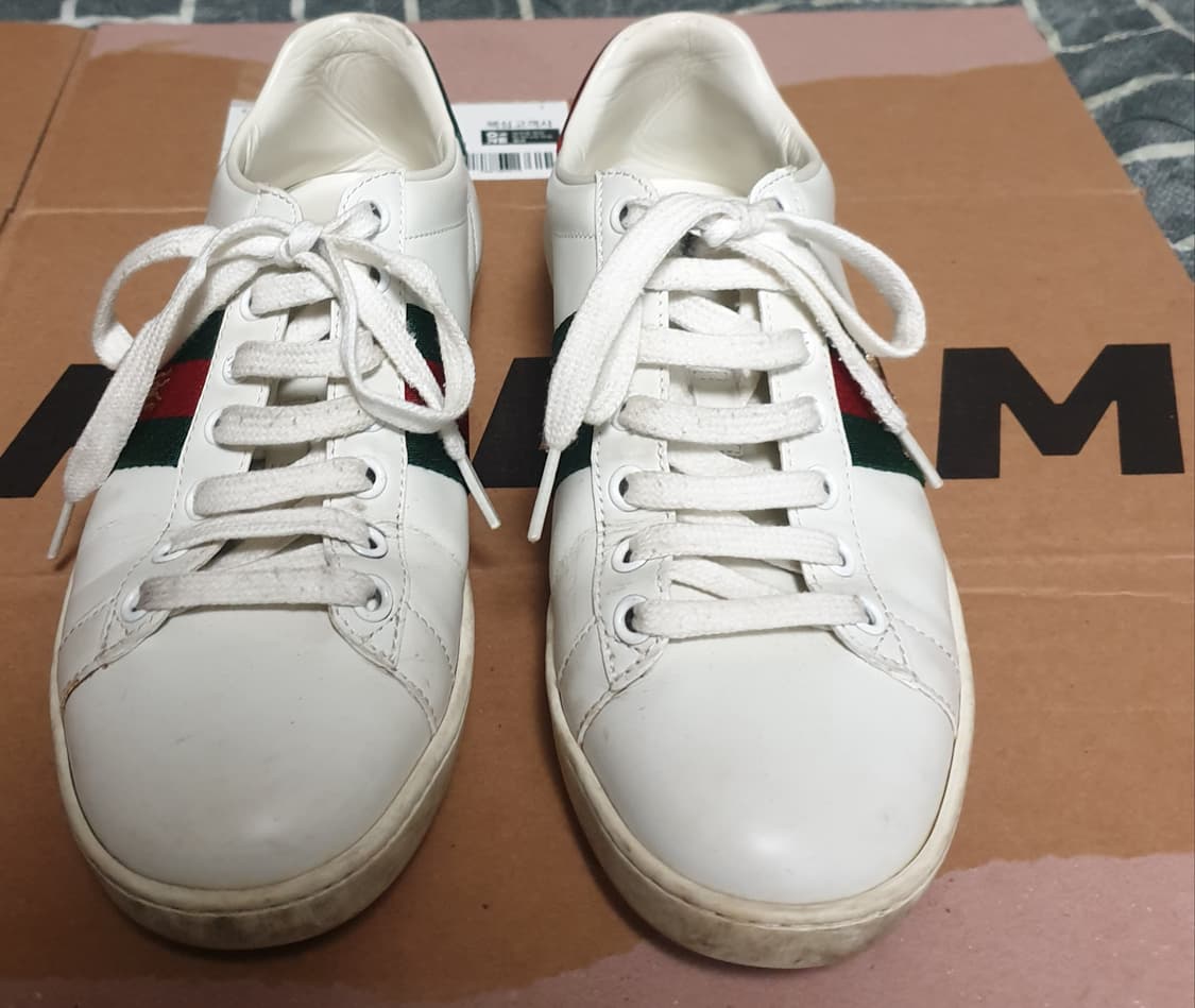 구찌 벌꿀 스니커즈 화이트 36 (230)  상품이미지1