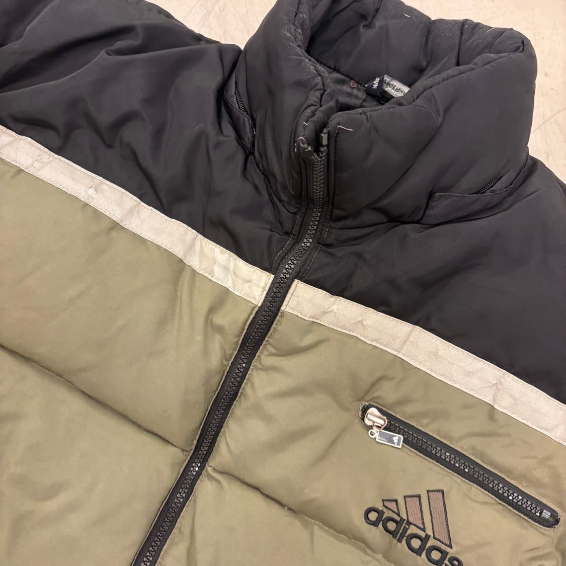 아디다스 이큅먼트 덕다운 스카치 패딩 상품이미지3