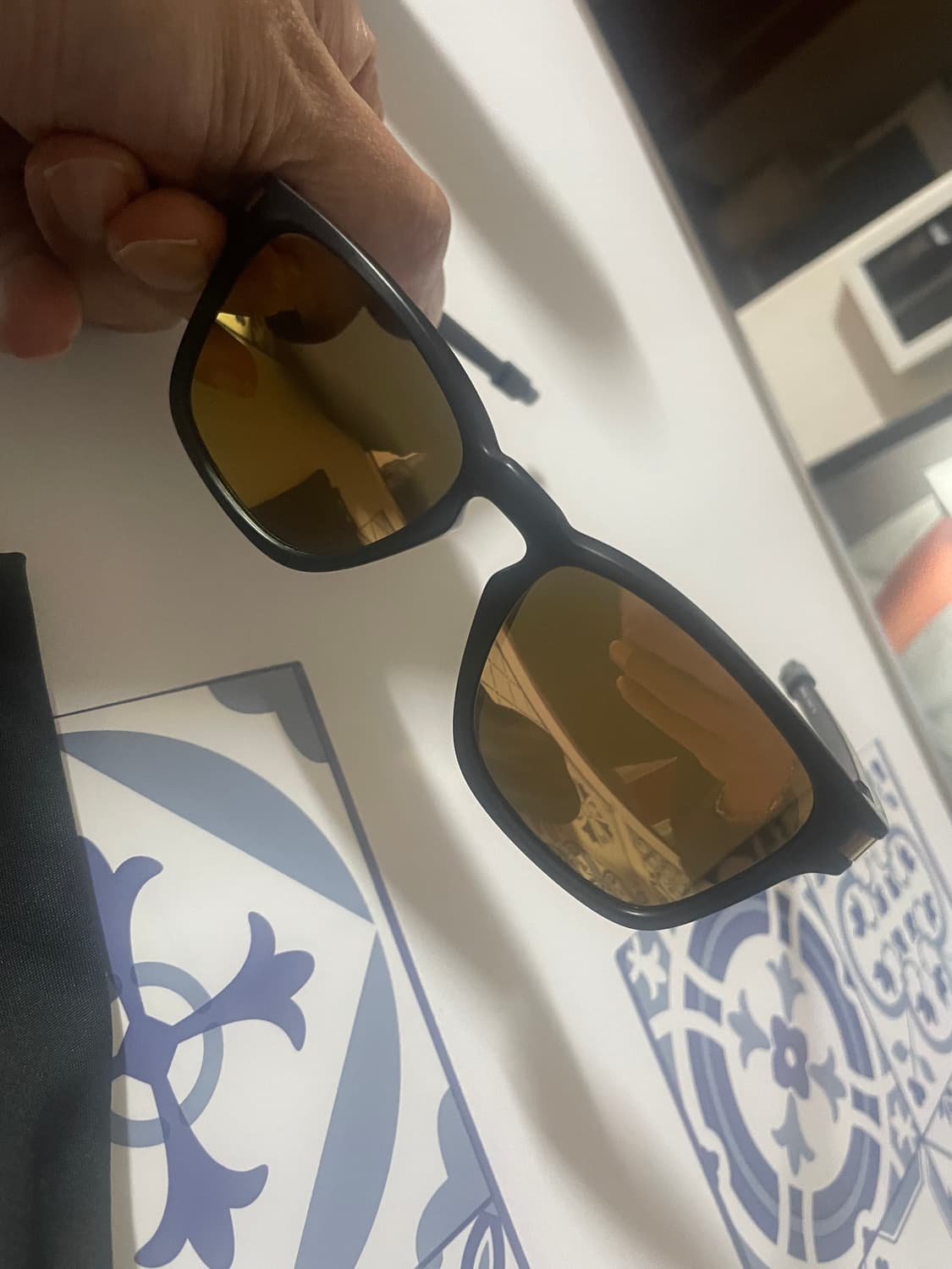 오클리 래치선글라스 스퀘어 블랙/골드 상품이미지5