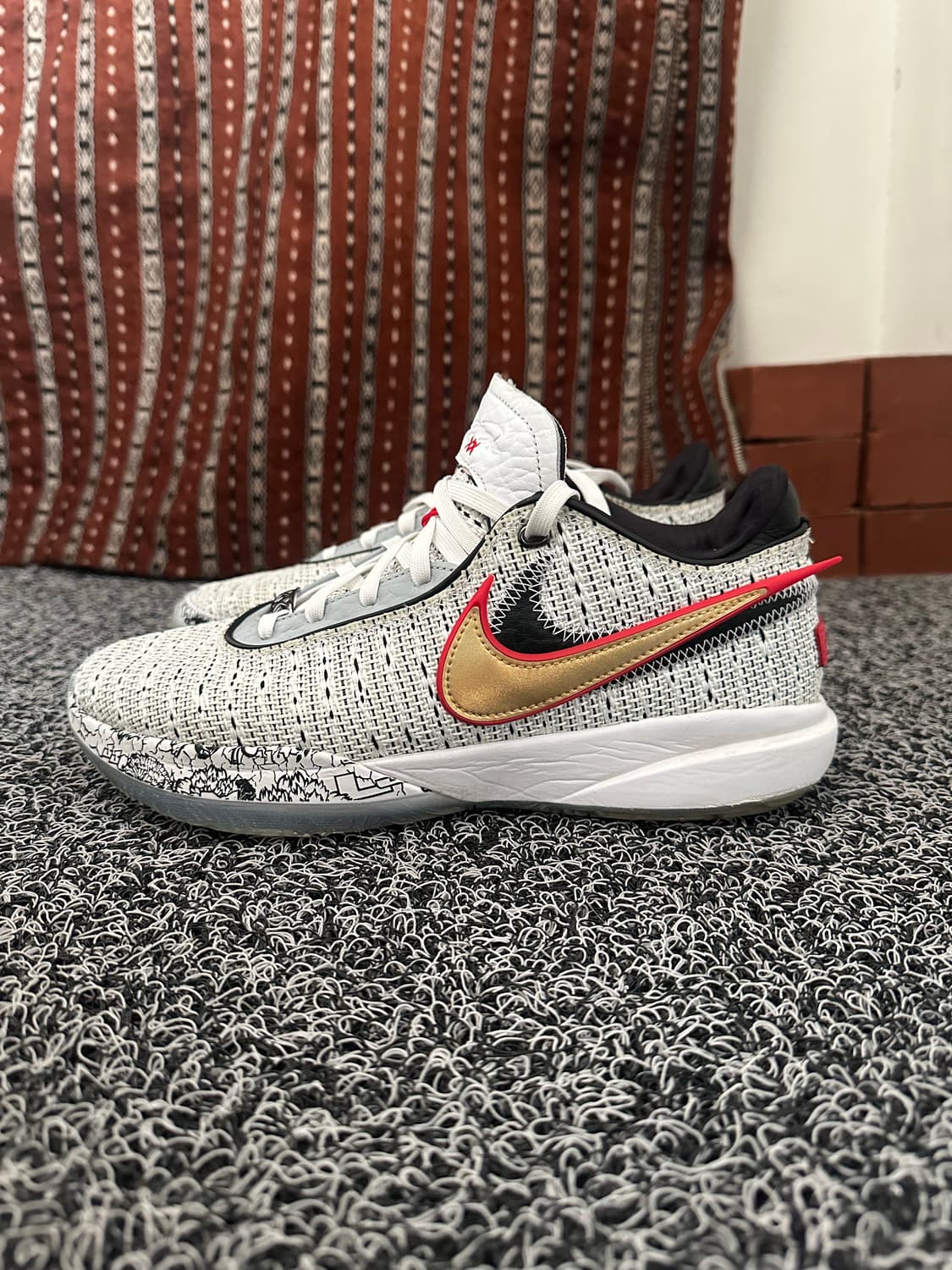 나이키 르브론 20 화이트 골드 275mm 상품이미지1