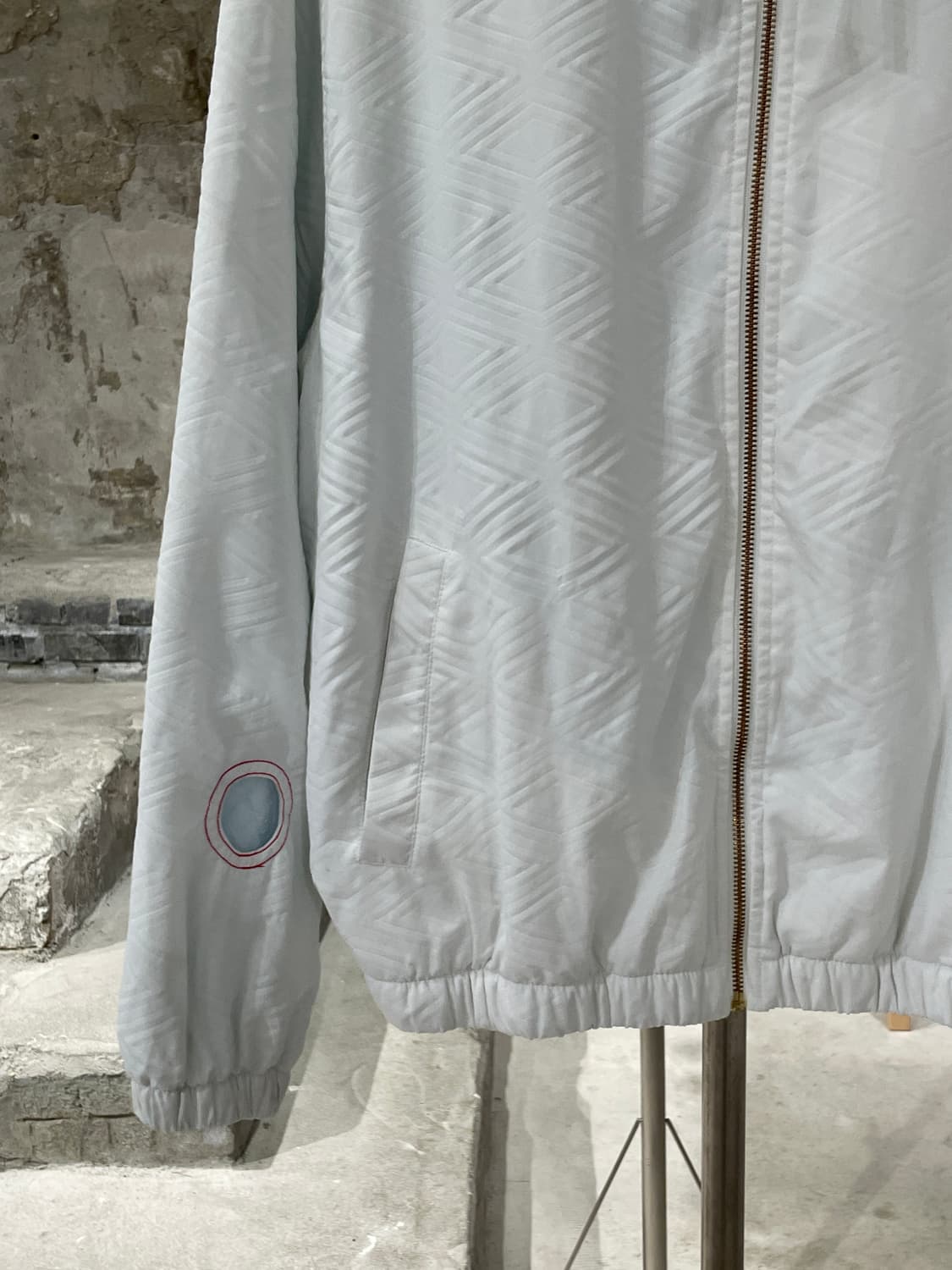 엄브로 x 강혁 화이트 마스 fc 디렉터 프로텍트 자켓 상품이미지4