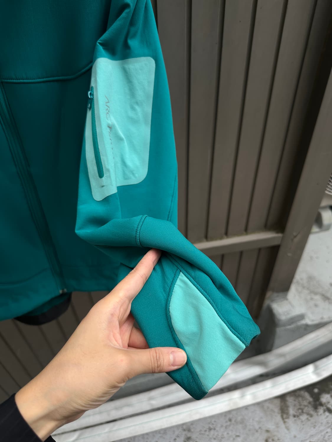 ARCTERYX softshell hooded jacket  상품이미지8
