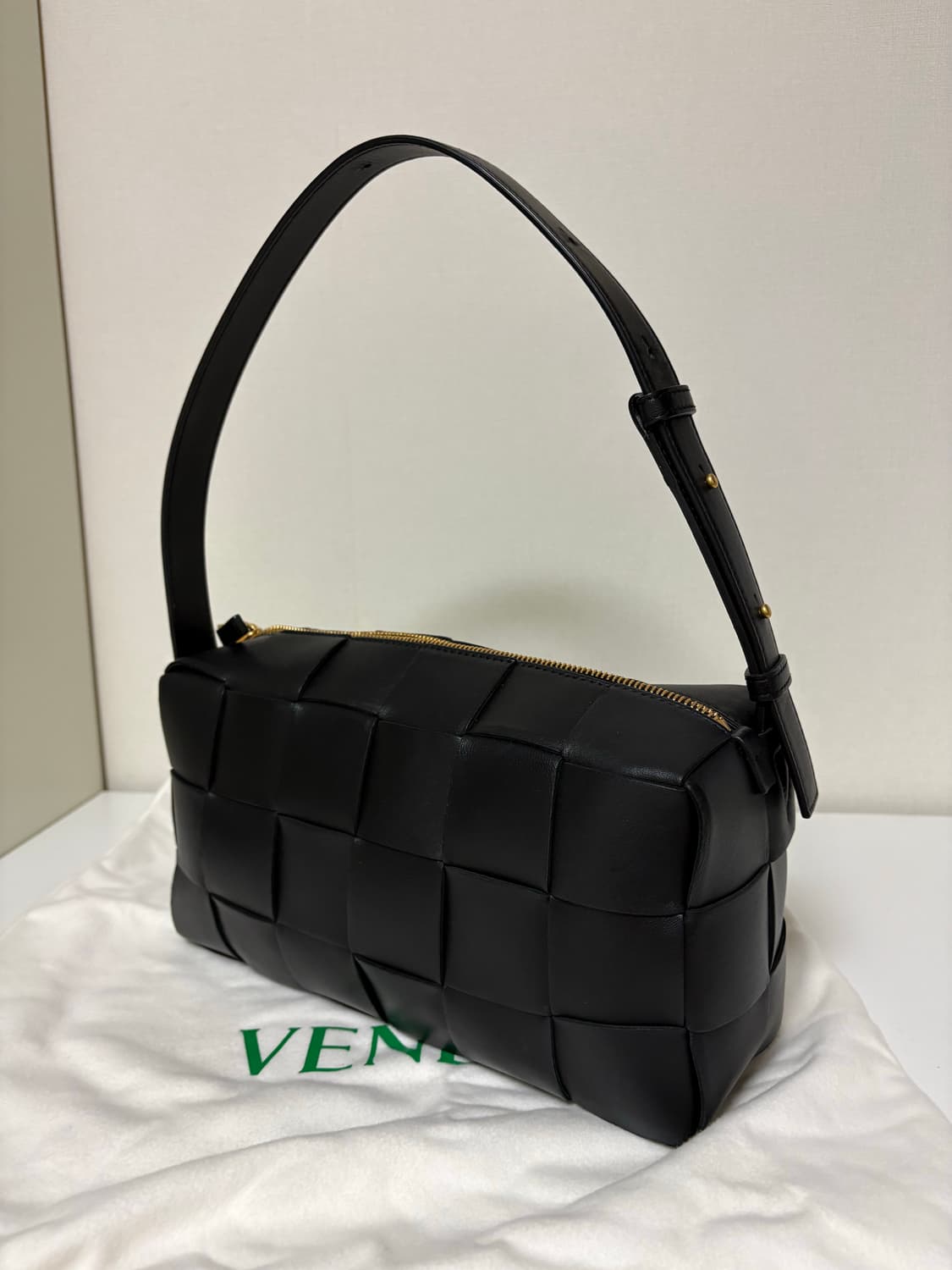 보테가베네타 브릭 카세트 숄더백 블랙 상품이미지5