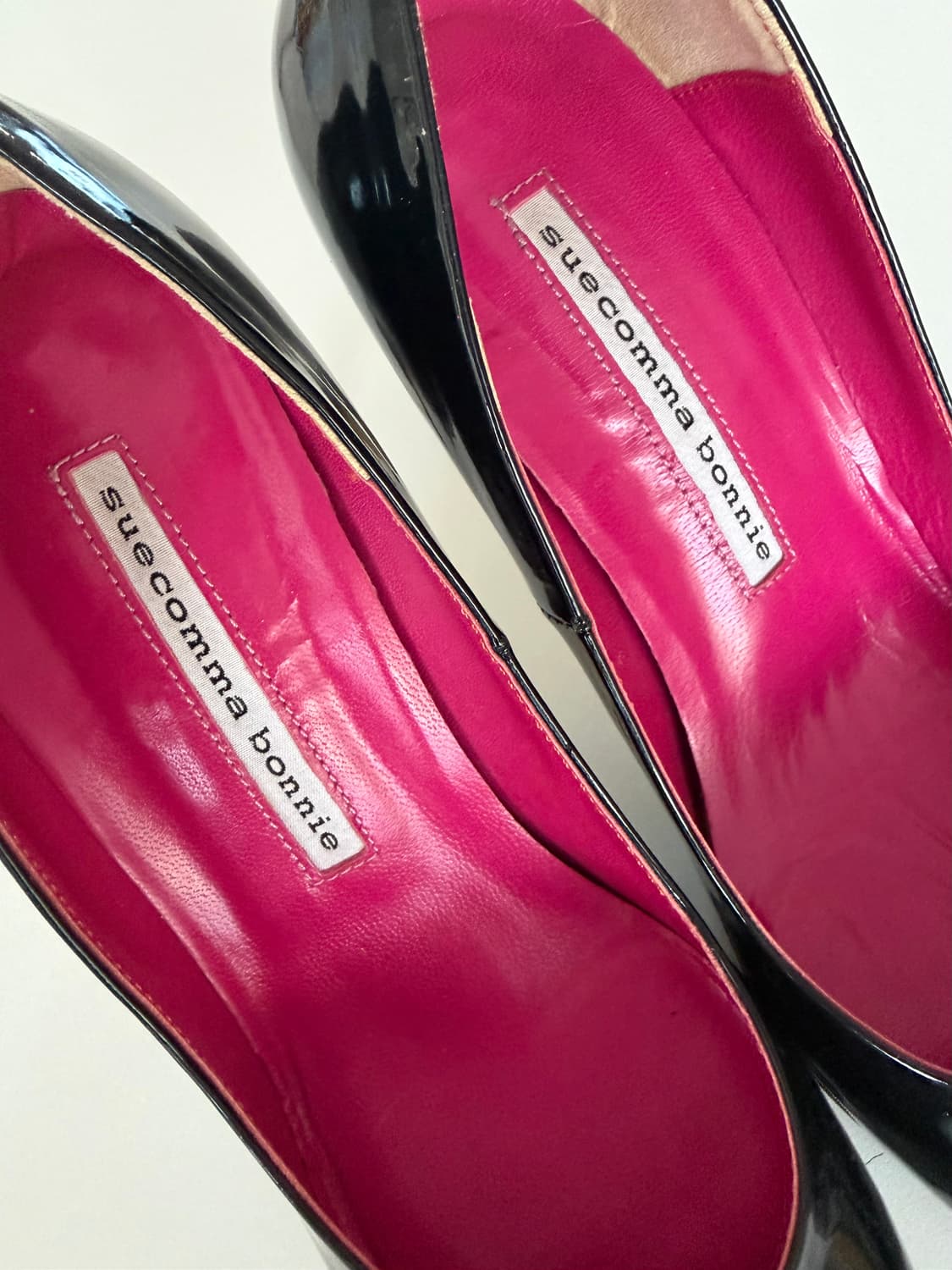 슈콤마보니 애나멜 반전 핑크 샌들 힐 (블랙 / 36사이즈) 상품이미지3