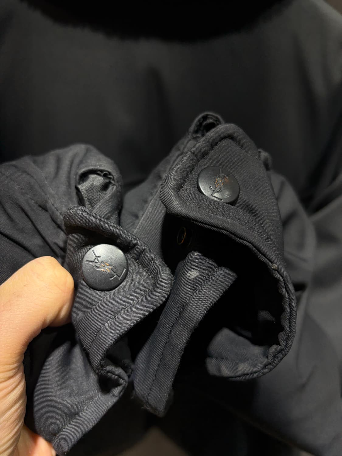 XL YSL 입생로랑 포켓 심볼로고 패디드 블랙 폴리쉘 상품이미지8