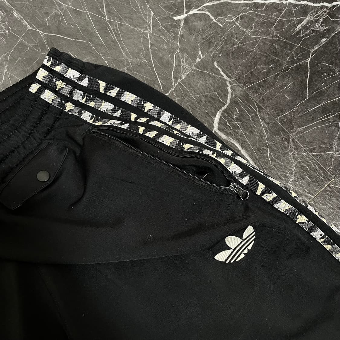 아디다스 블랙 카모삼선 파이어버드 와이드 트랙팬츠 상품이미지5