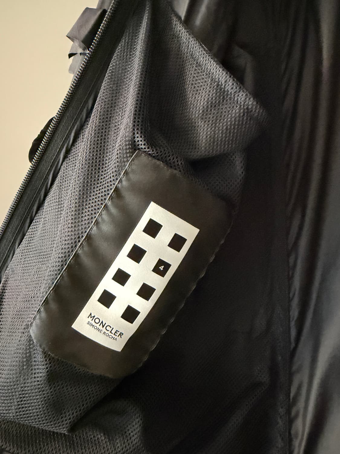 몽클레르 GENIUS × Simone Rocha 러플 나일론 아우터 /  상품이미지8