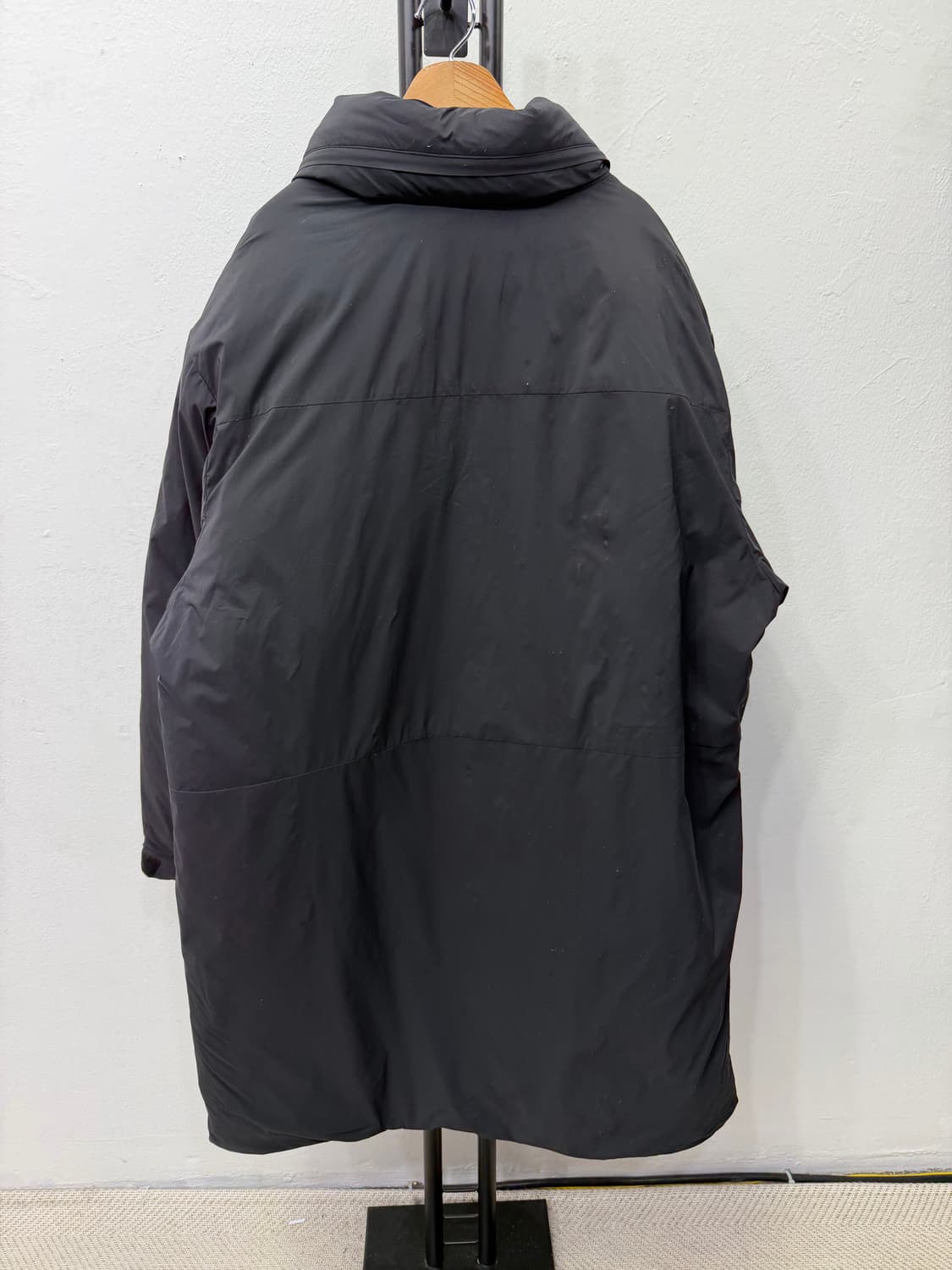 정품) 네파 남성 블랙 오버사이즈 구스패딩 XL 상품이미지5